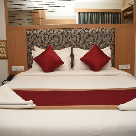 העיר בנגלור Hotel Maurya מראה חיצוני תמונה