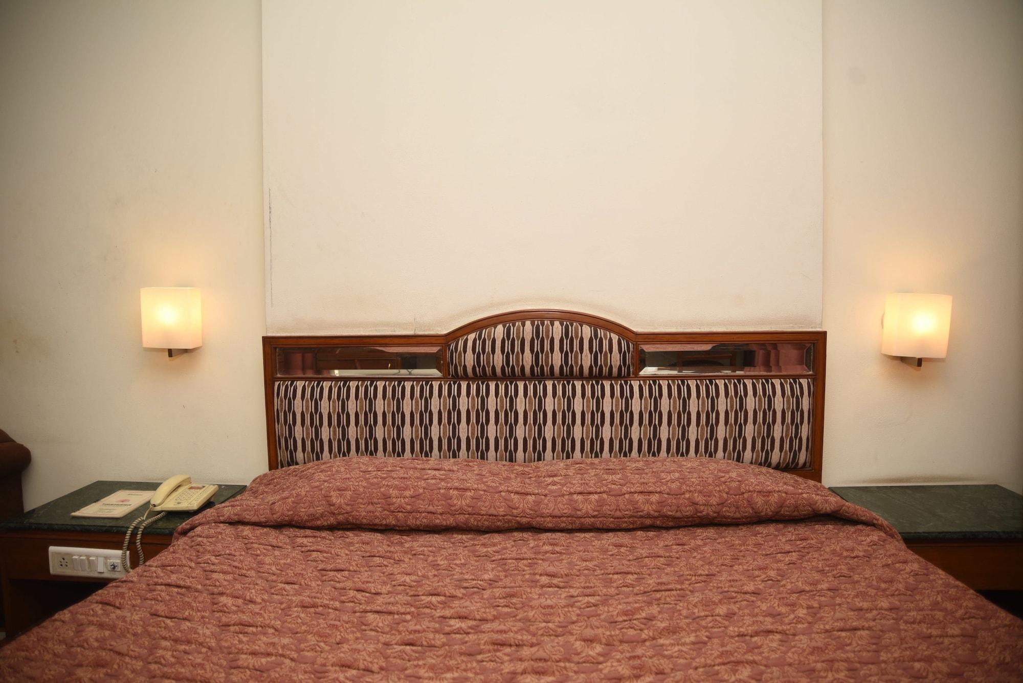 העיר בנגלור Hotel Maurya מראה חיצוני תמונה
