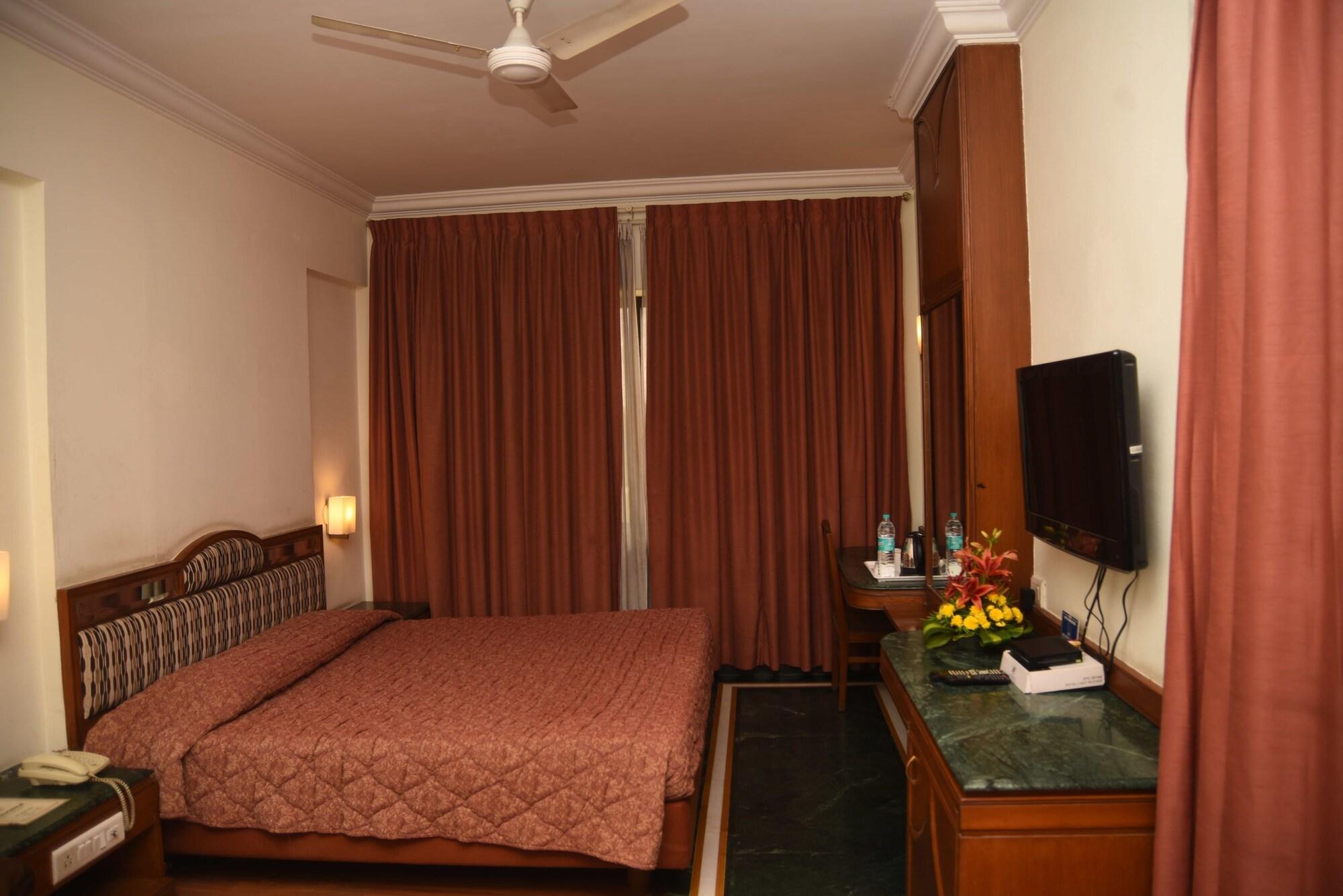 העיר בנגלור Hotel Maurya מראה חיצוני תמונה