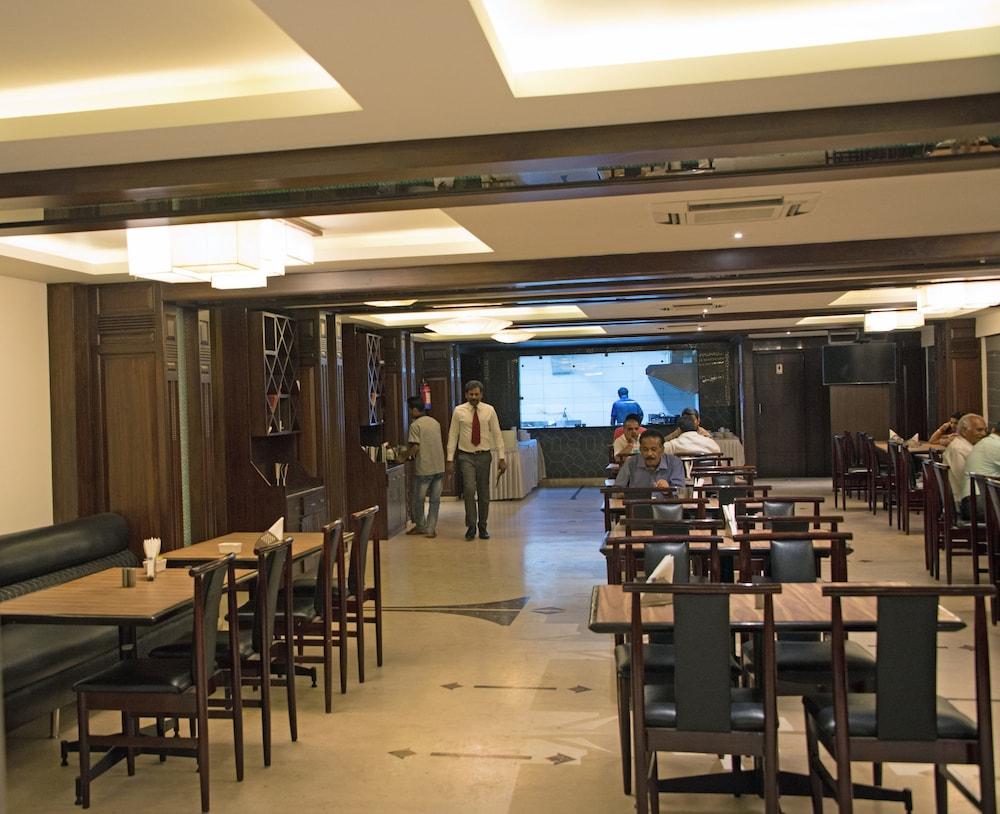 העיר בנגלור Hotel Maurya מראה חיצוני תמונה