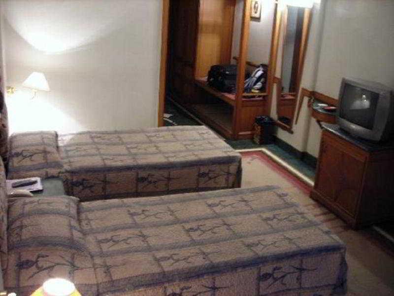 העיר בנגלור Hotel Maurya מראה חיצוני תמונה
