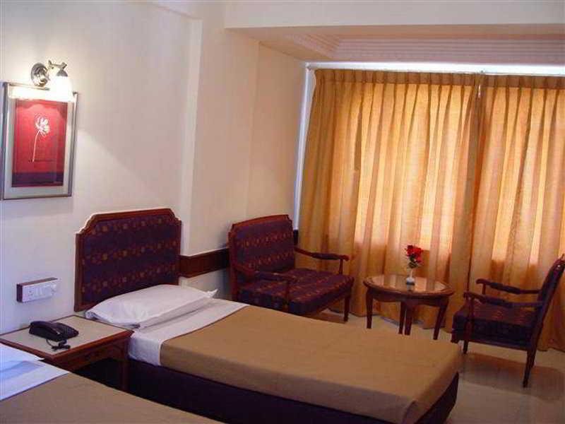העיר בנגלור Hotel Maurya מראה חיצוני תמונה