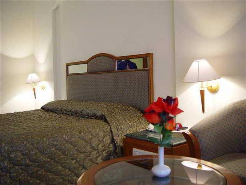 העיר בנגלור Hotel Maurya מראה חיצוני תמונה