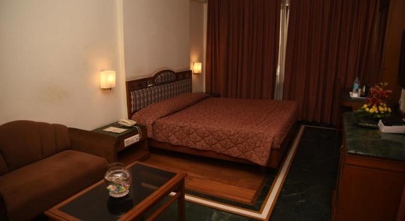 העיר בנגלור Hotel Maurya מראה חיצוני תמונה