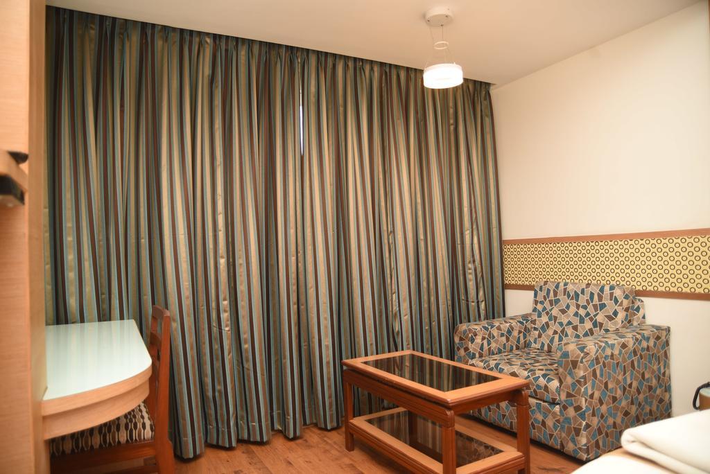 העיר בנגלור Hotel Maurya מראה חיצוני תמונה