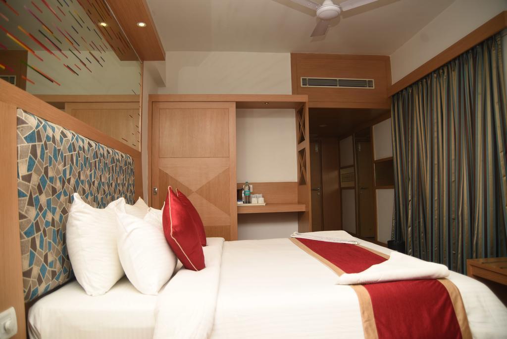 העיר בנגלור Hotel Maurya מראה חיצוני תמונה