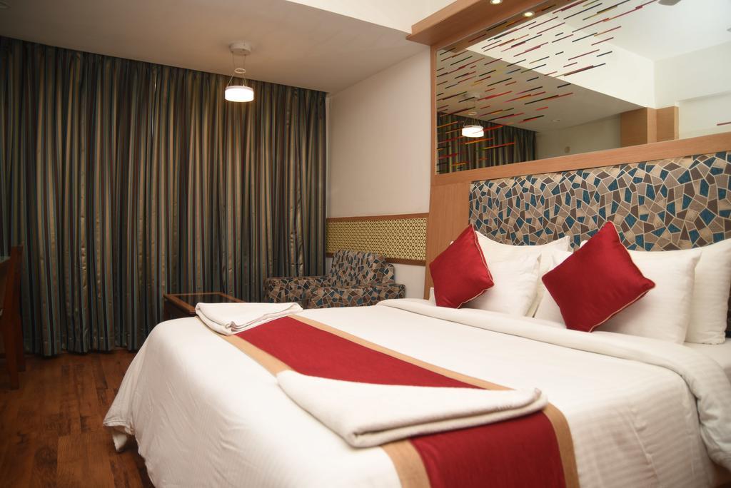 העיר בנגלור Hotel Maurya מראה חיצוני תמונה