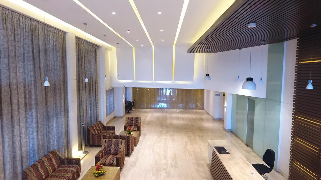 העיר בנגלור Hotel Maurya מראה חיצוני תמונה