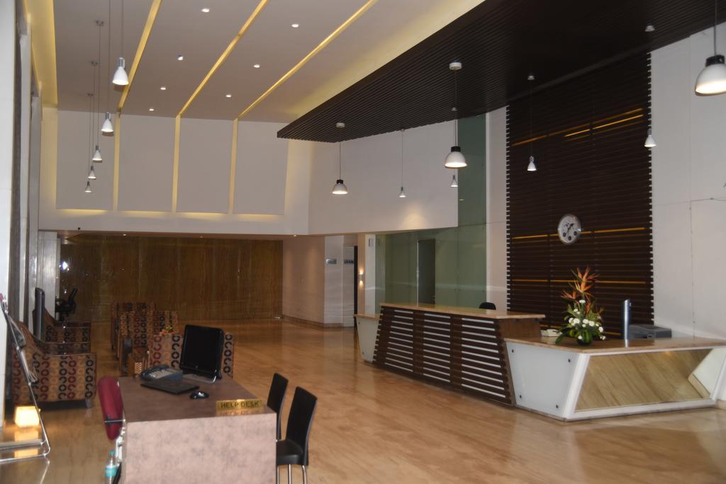 העיר בנגלור Hotel Maurya מראה חיצוני תמונה