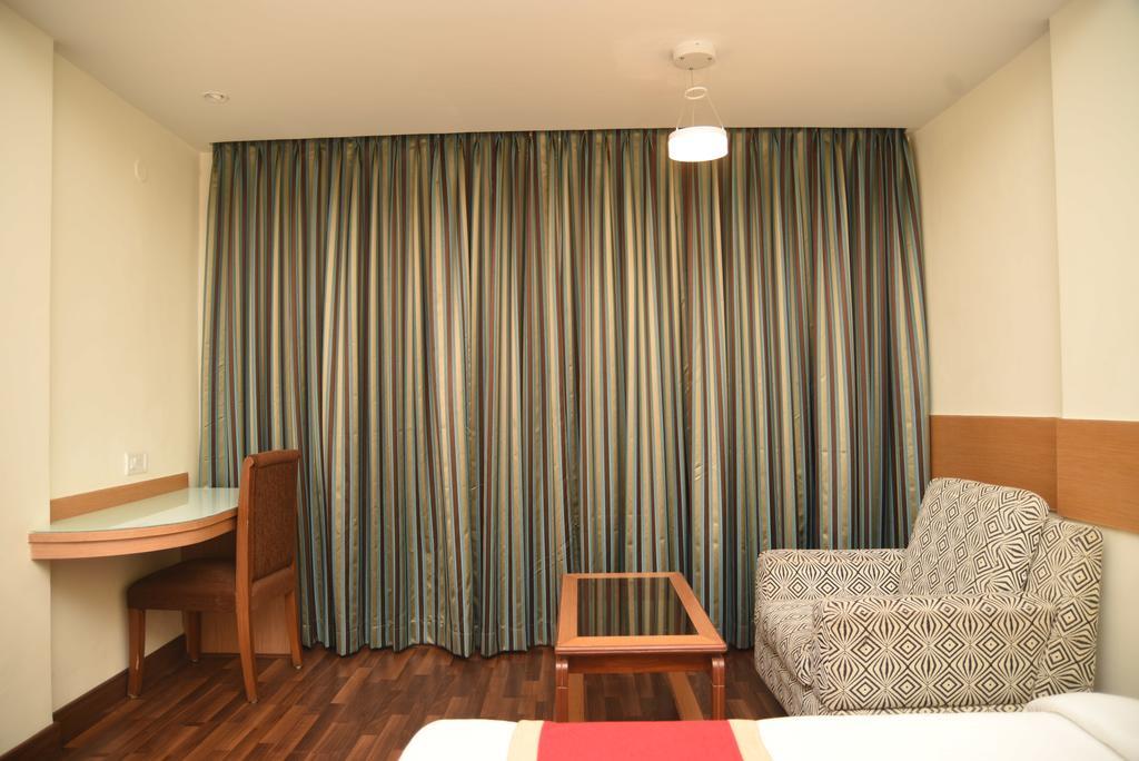 העיר בנגלור Hotel Maurya מראה חיצוני תמונה