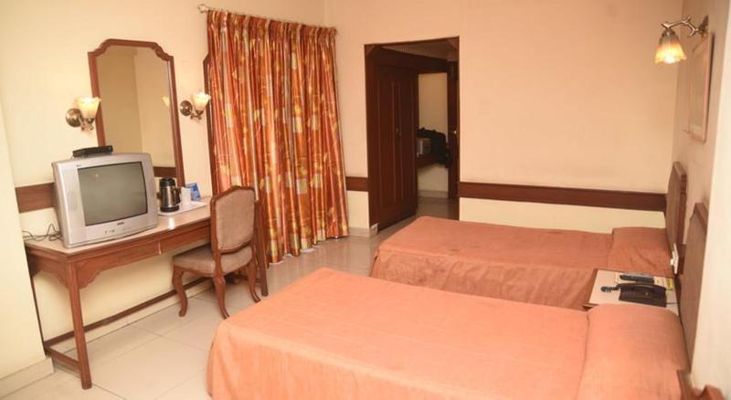 העיר בנגלור Hotel Maurya מראה חיצוני תמונה