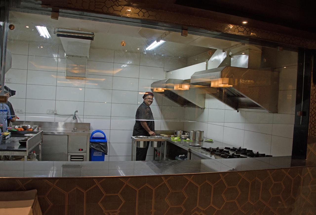 העיר בנגלור Hotel Maurya מראה חיצוני תמונה