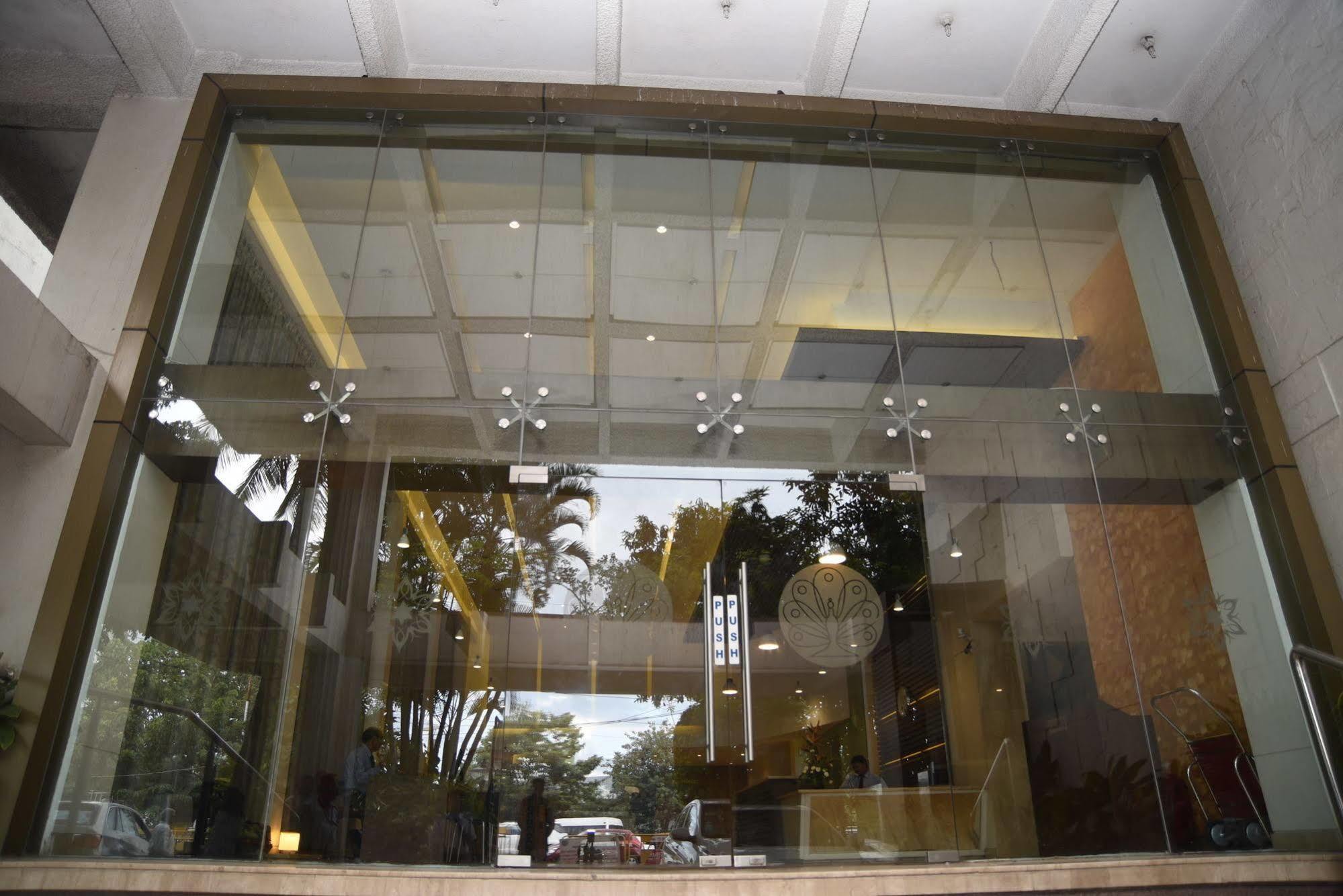 העיר בנגלור Hotel Maurya מראה חיצוני תמונה