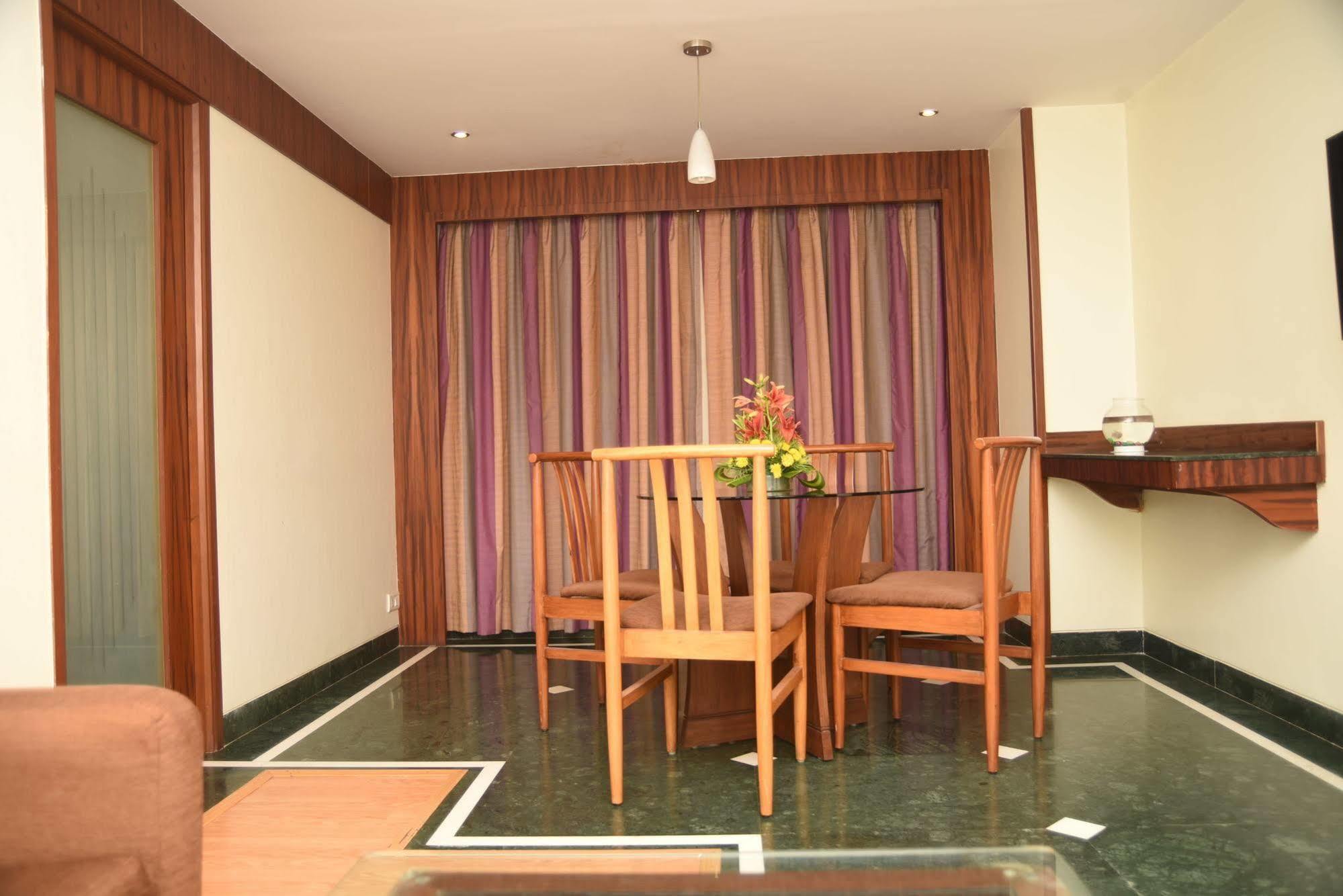 העיר בנגלור Hotel Maurya מראה חיצוני תמונה
