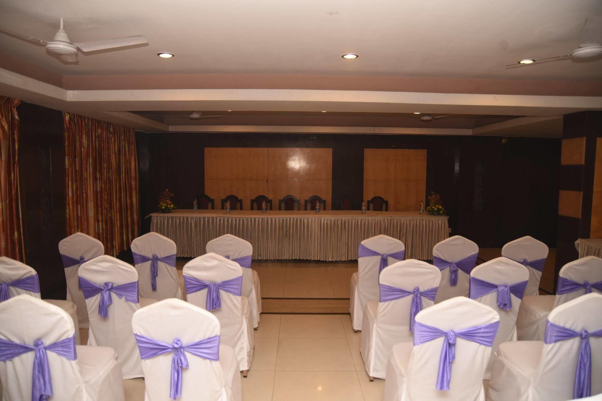 העיר בנגלור Hotel Maurya מראה חיצוני תמונה