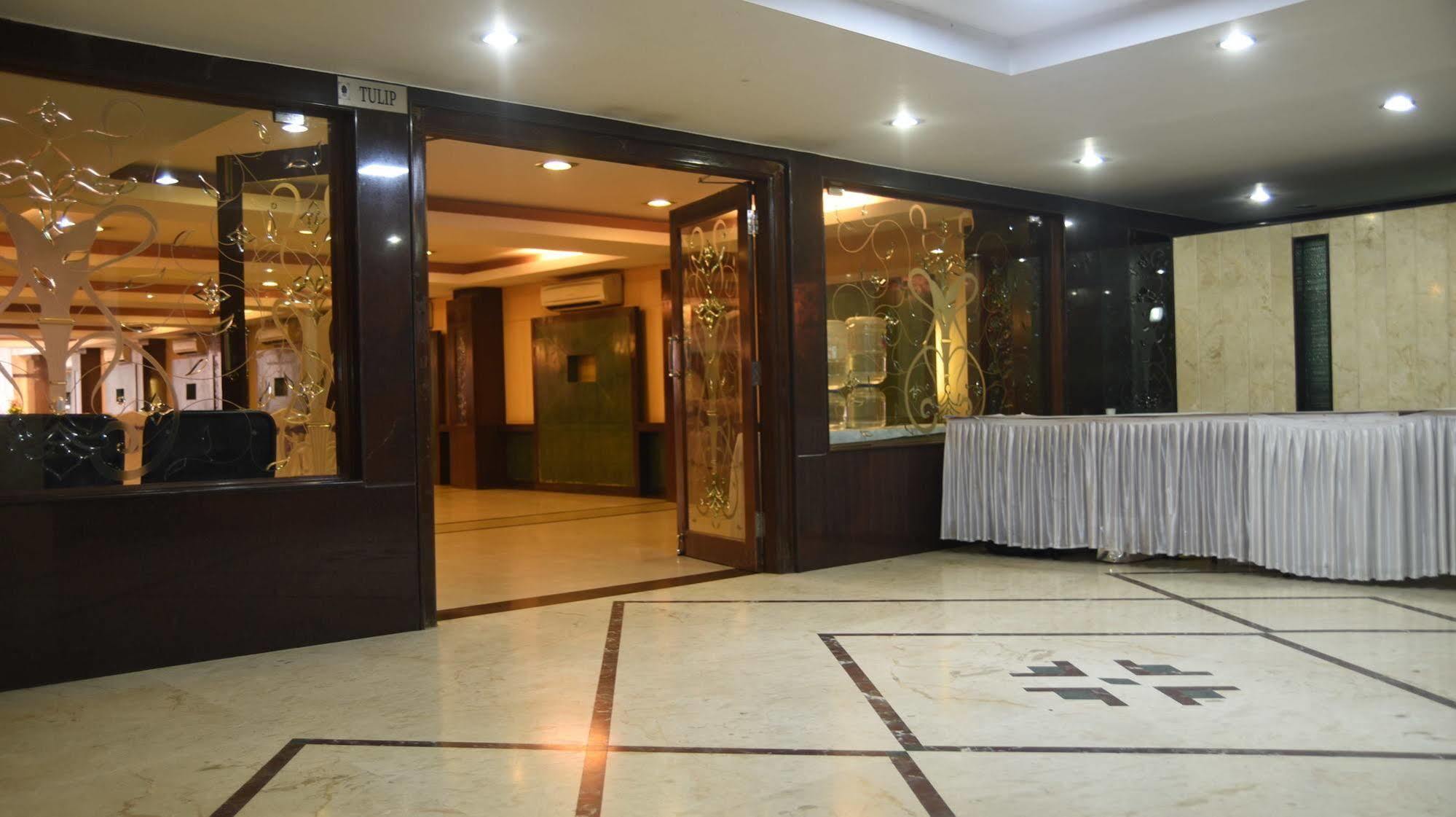 העיר בנגלור Hotel Maurya מראה חיצוני תמונה