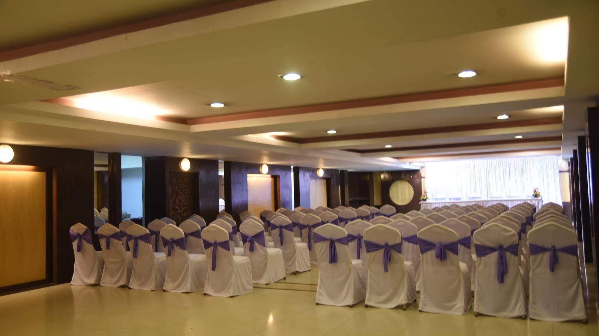 העיר בנגלור Hotel Maurya מראה חיצוני תמונה