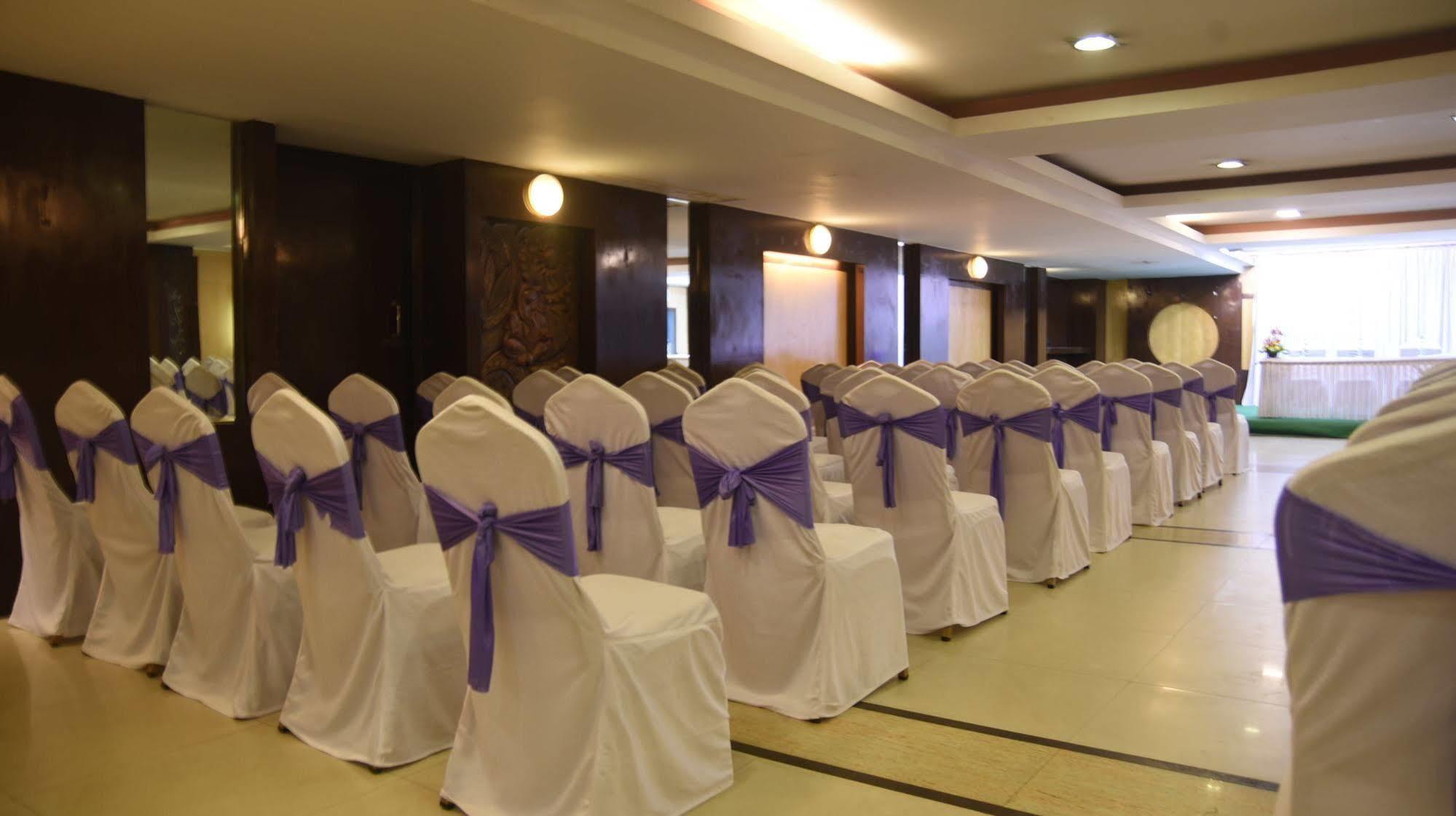 העיר בנגלור Hotel Maurya מראה חיצוני תמונה