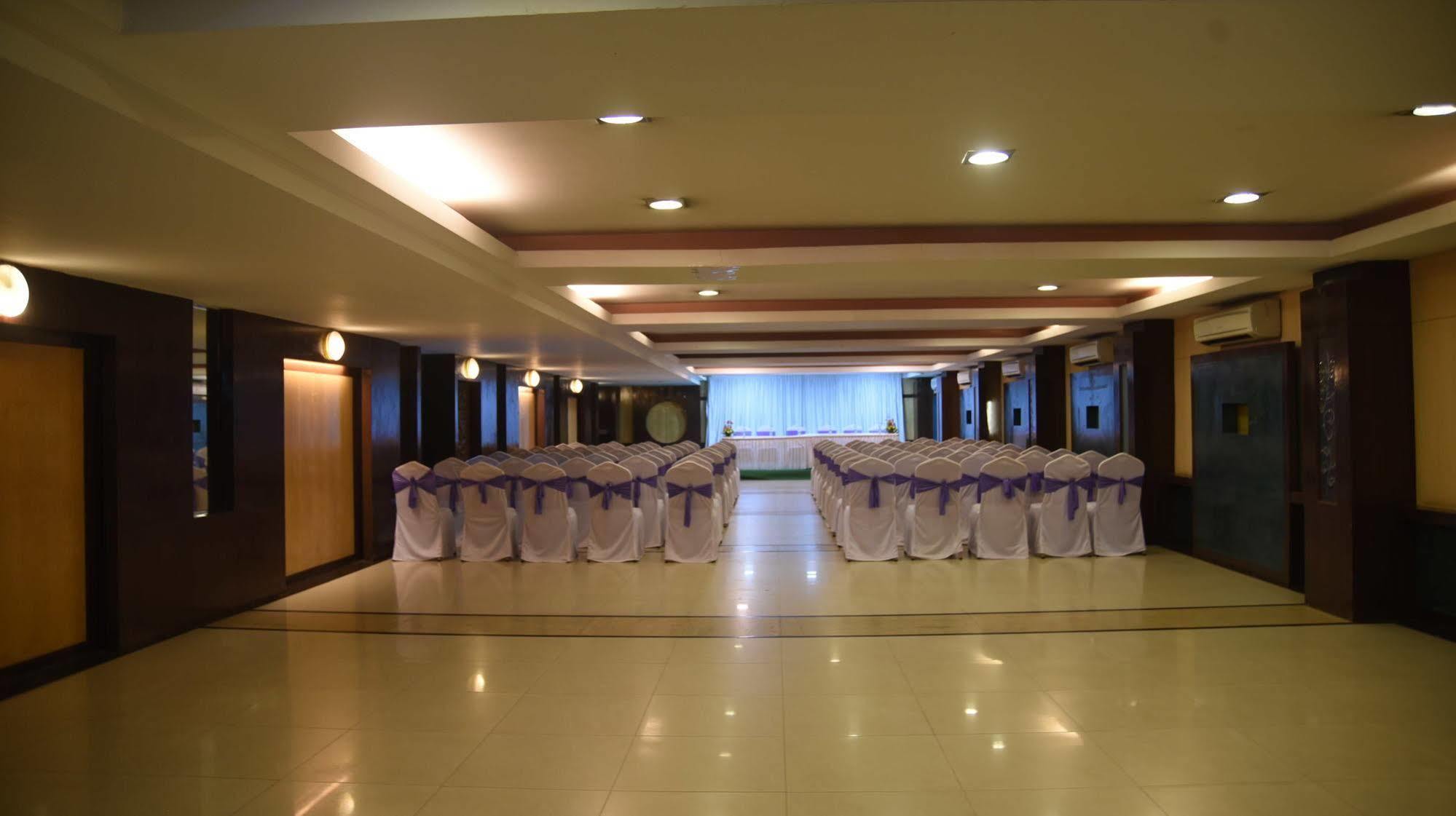 העיר בנגלור Hotel Maurya מראה חיצוני תמונה